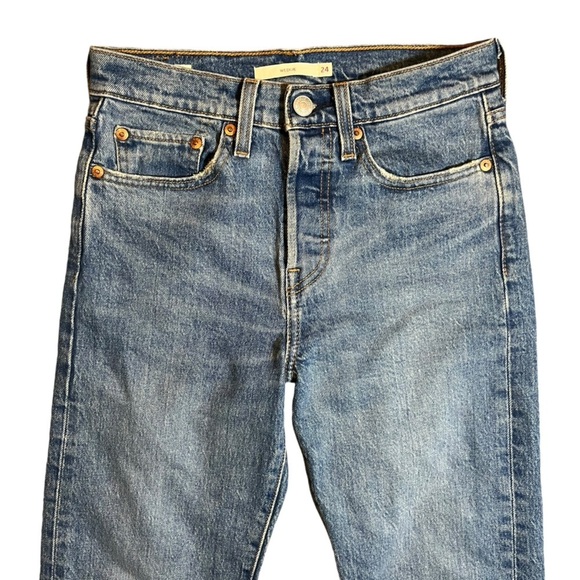 Levi's Wedgie Button-fly Jeans Medium Wash Size 24 - Picture 2 of 15